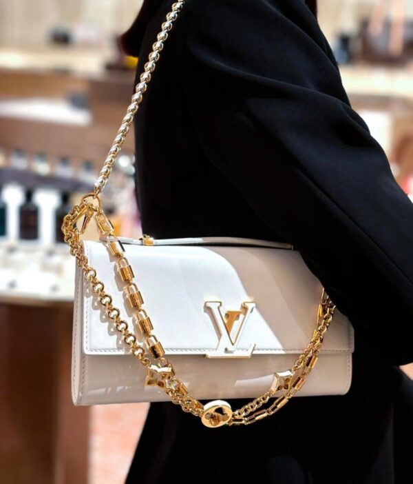 Women Louis Vuitton Wallet On Chain Capucines - Image 3