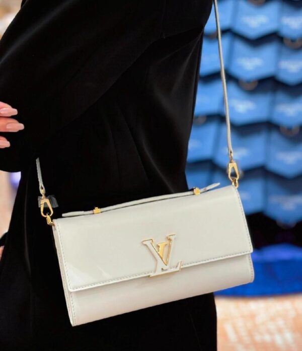 Women Louis Vuitton Wallet On Chain Capucines - Image 2