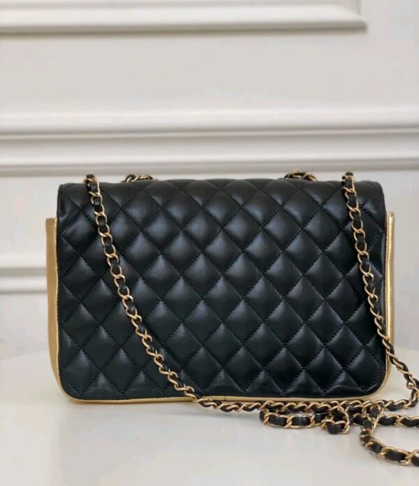 CC CHIC HANDBAG - Image 5