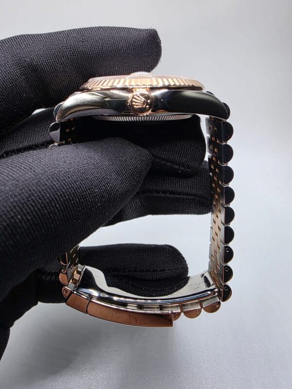 <<< Full Complete Set >>>  RLX 126231  White Roman dial  36mm Cert dated 2021 Full links  Watch is in - Image 3